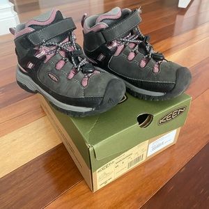 Keen Targhee Sz 9c mid-height hikers